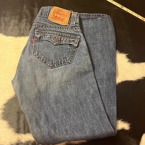 Levi women’s jeans size 8, medium low flare 542s